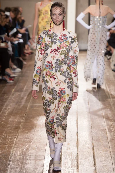 Look 3